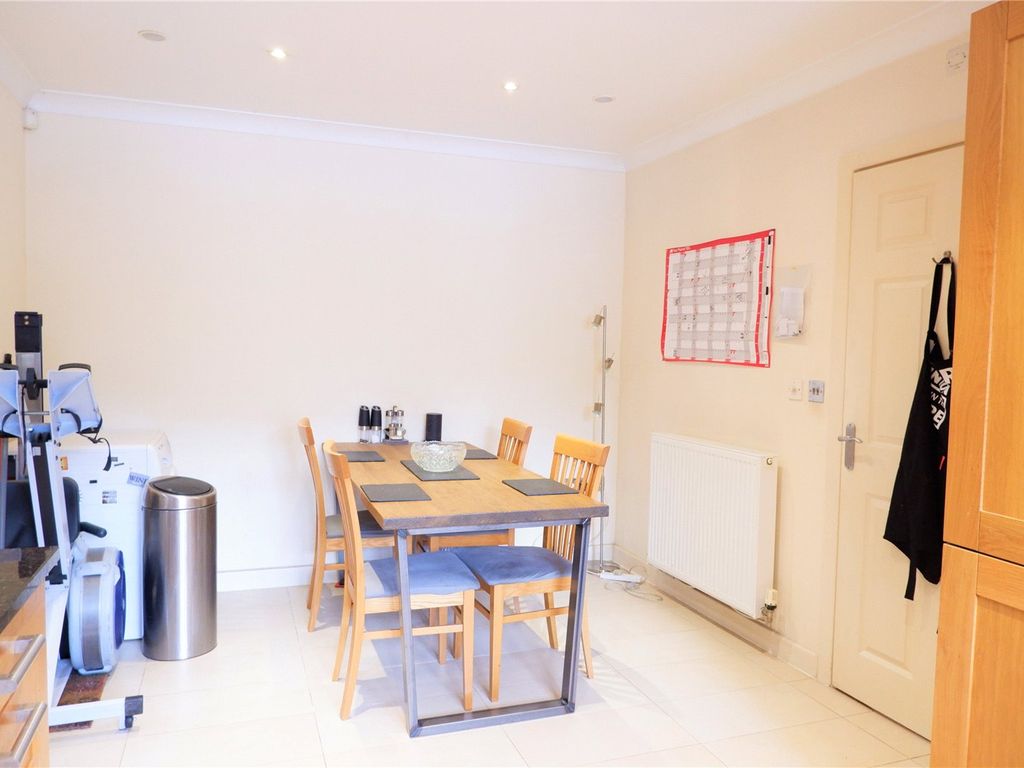 3 bed end terrace house for sale in Mulberry Close, Twyford, Reading, Berkshire RG10, £600,000