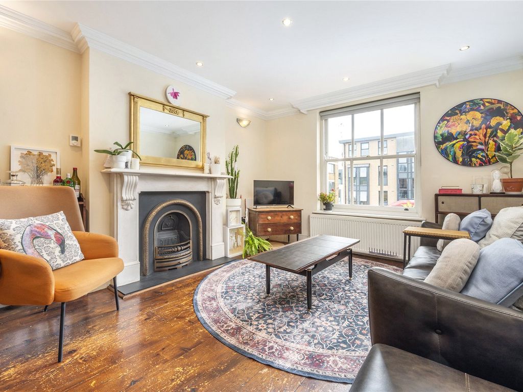 2 bed flat for sale in Balls Pond Road, De Beauvoir Town N1, £500,000