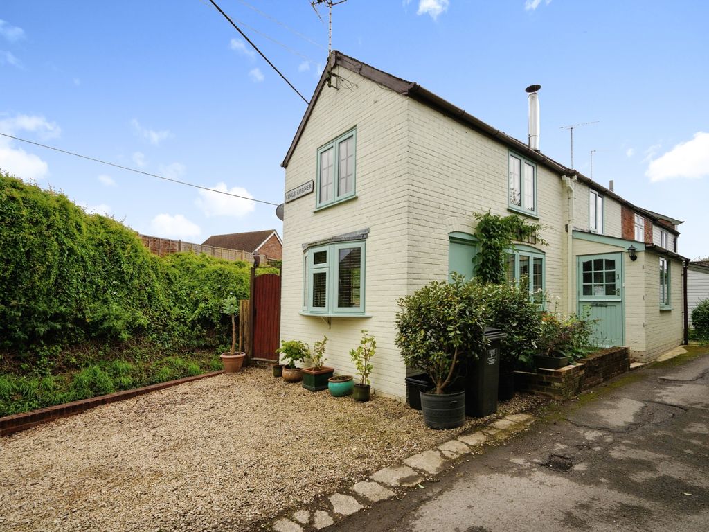 2 bed cottage for sale in Kings Corner, Pewsey SN9, £325,000