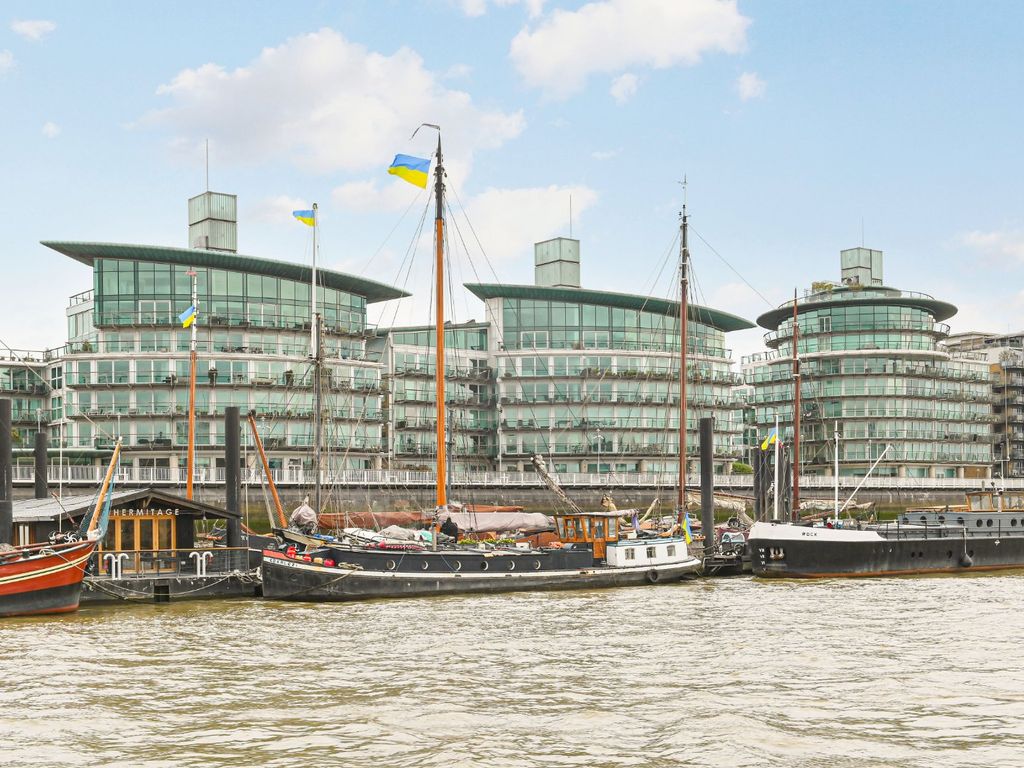 2 bed flat for sale in Cinnabar Wharf West, 22 Wapping High Street, London E1W, £625,000