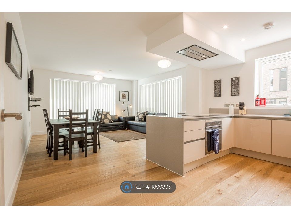 2 bed flat to rent in Nine Wells Road, Trumpington, Cambridge CB2, £3,500 pcm