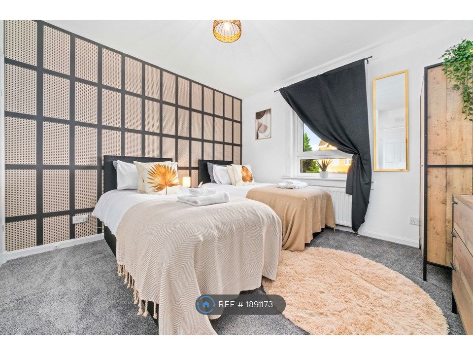 2 bed flat to rent in Sanderson Avenue, Uddingston, Glasgow G71, £1,600 pcm