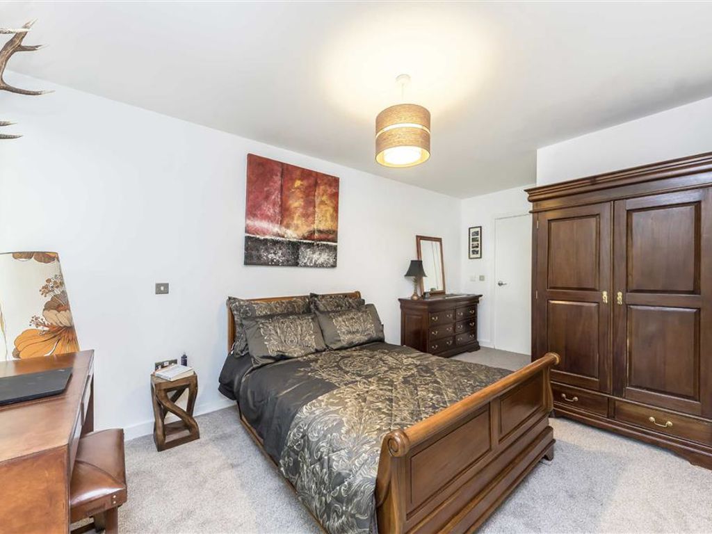 2 bed flat for sale in Batavia Road, London SE14, £525,000