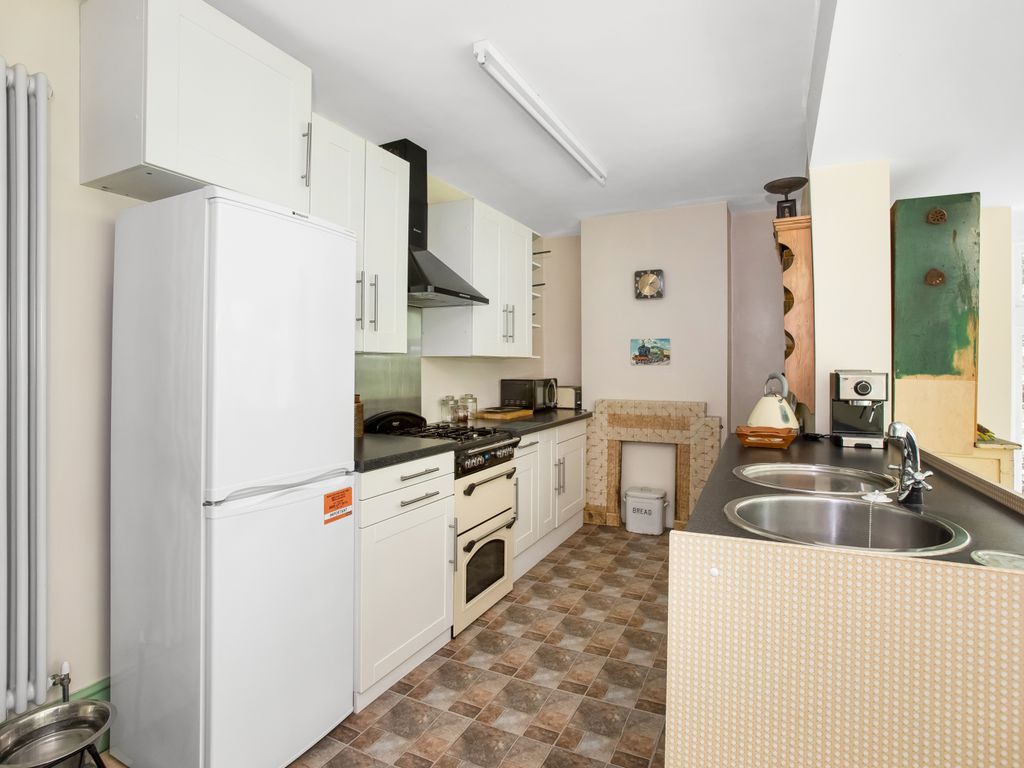 2 bed detached house for sale in Selsdon Road, South Croydon CR2, £525,000