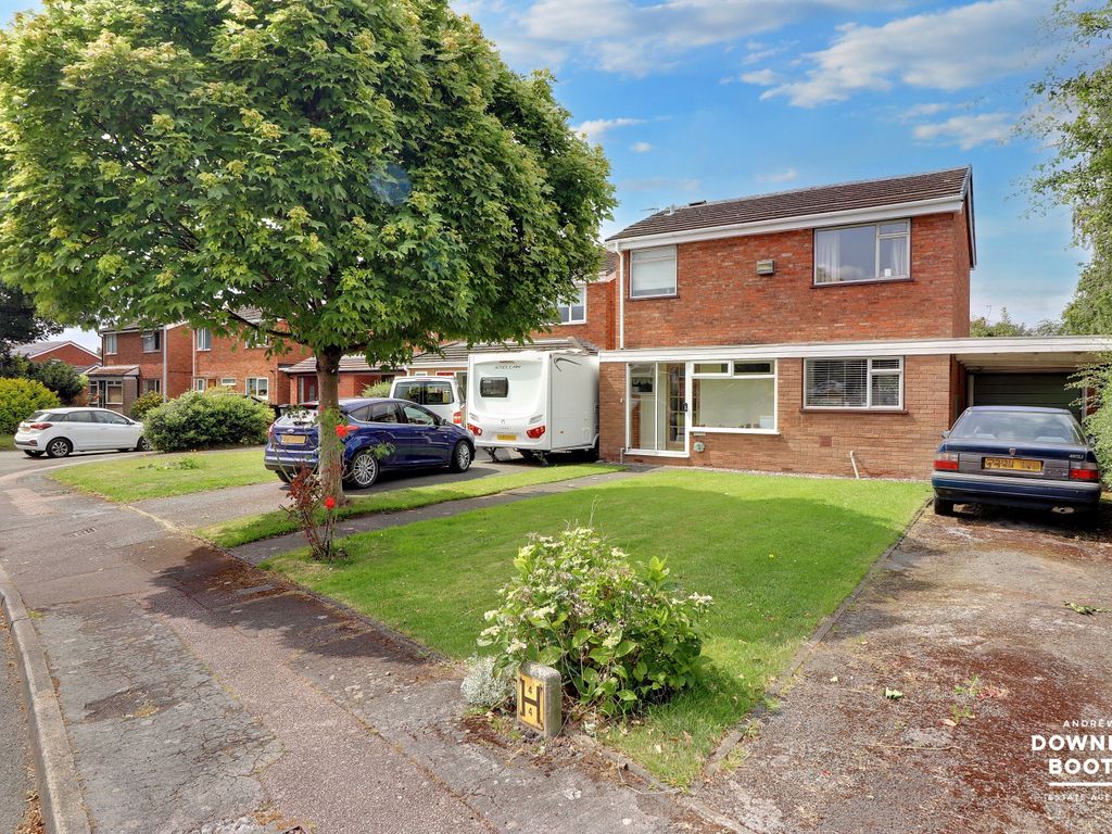 3 bed detached house for sale in Spencer Road, Lichfield WS14, £360,000