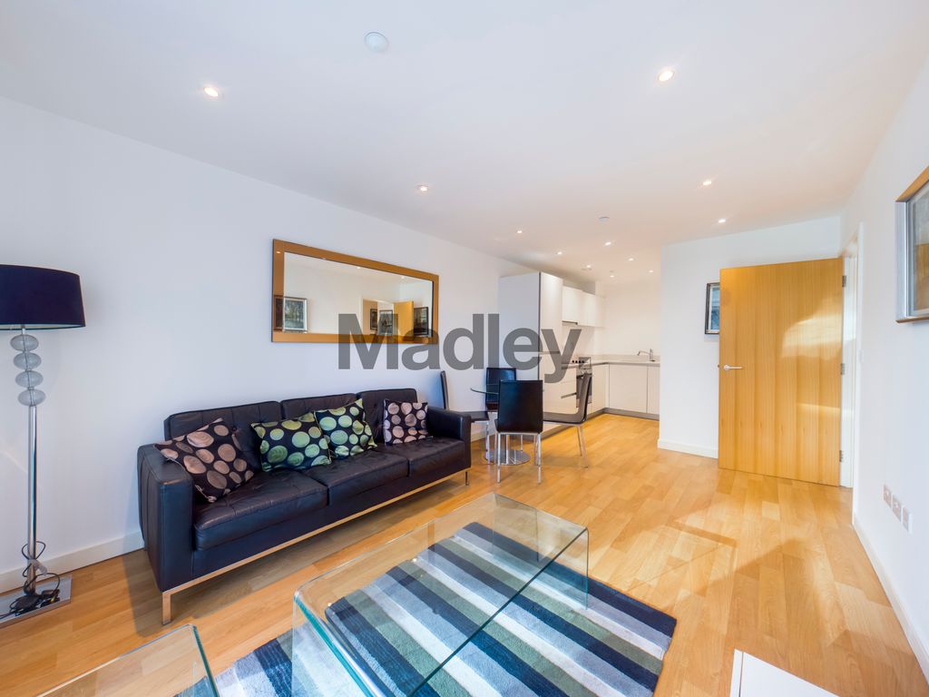 1 bed flat for sale in Woodberry Grove, London N4, £400,000