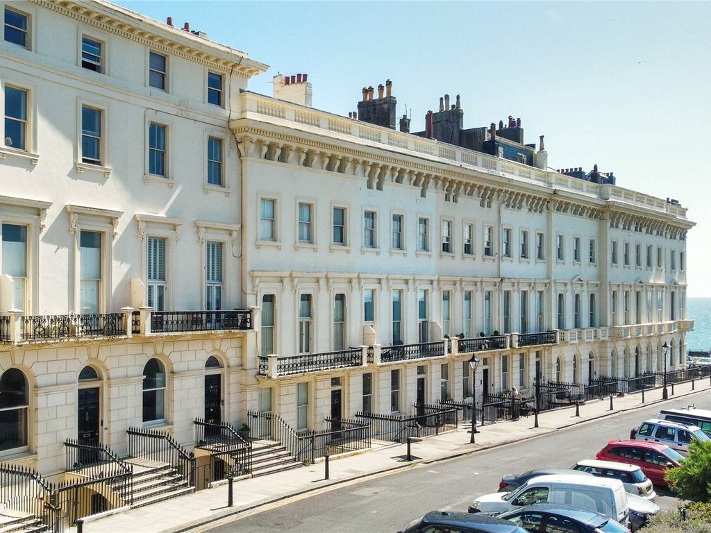 1 bed flat for sale in Adelaide Crescent, Hove BN3, £400,000