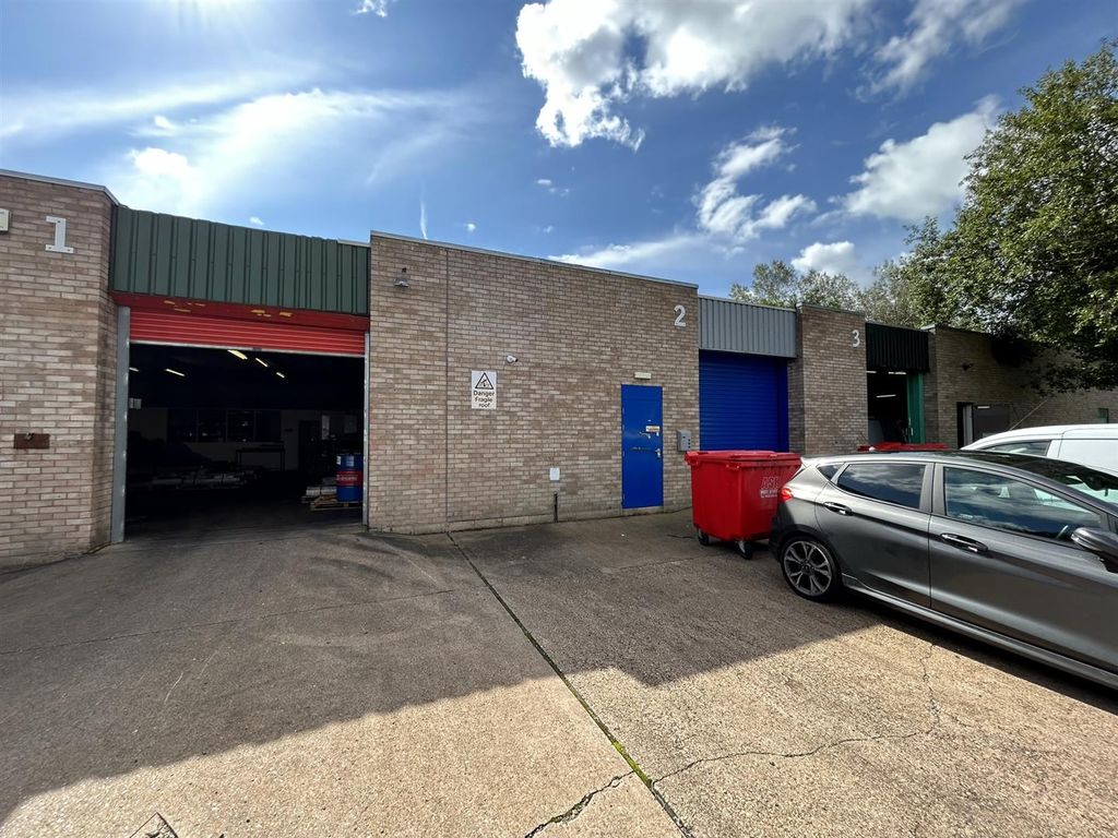 Light industrial to let in Unit 2 Thornhill Road, Moons Moat North Industrial Estate, Redditch, Worcestershire B98, £16,500 pa