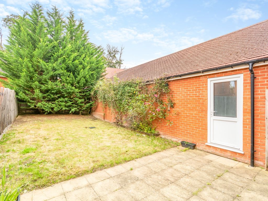 3 bed end terrace house for sale in The Bramblings, Amersham HP6, £585,000