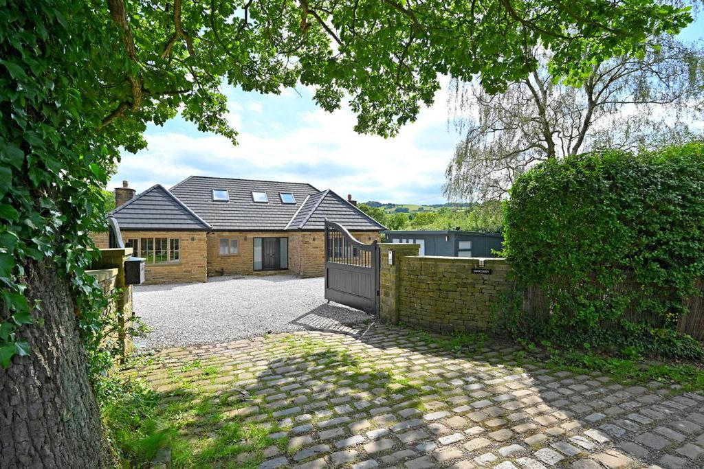 4 bed detached house for sale in Cordwell Lane, Holmesfield, Dronfield S18, £915,000