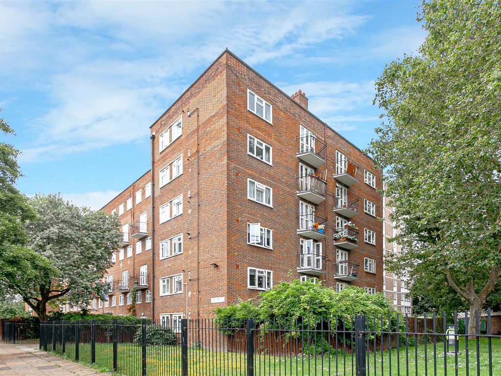 2 bed flat for sale in Clinger Court, Hobbs Place Estate N1, £375,000