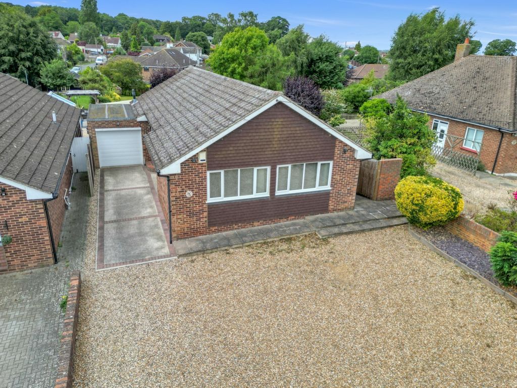 3 bed detached bungalow for sale in Norah Lane, Higham, Kent ME3, £650,000