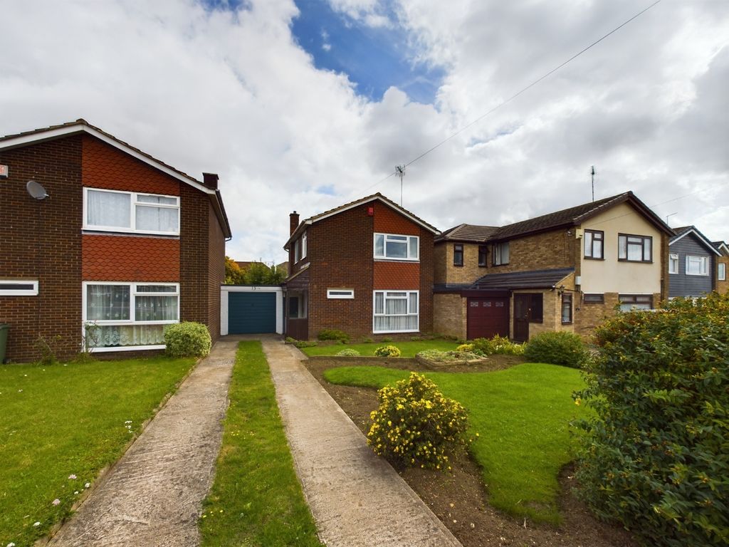 3 bed detached house for sale in Douglas Road, Aylesbury HP20, £385,000
