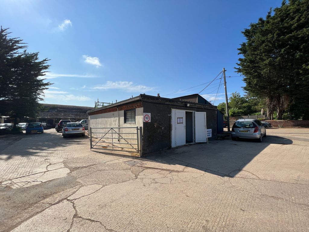 Industrial to let in Clay Lane, Chichester PO18, £6,250 pa