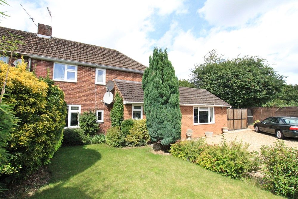 3 bed semi-detached house for sale in Southwood Gardens, Cookham SL6, £599,000