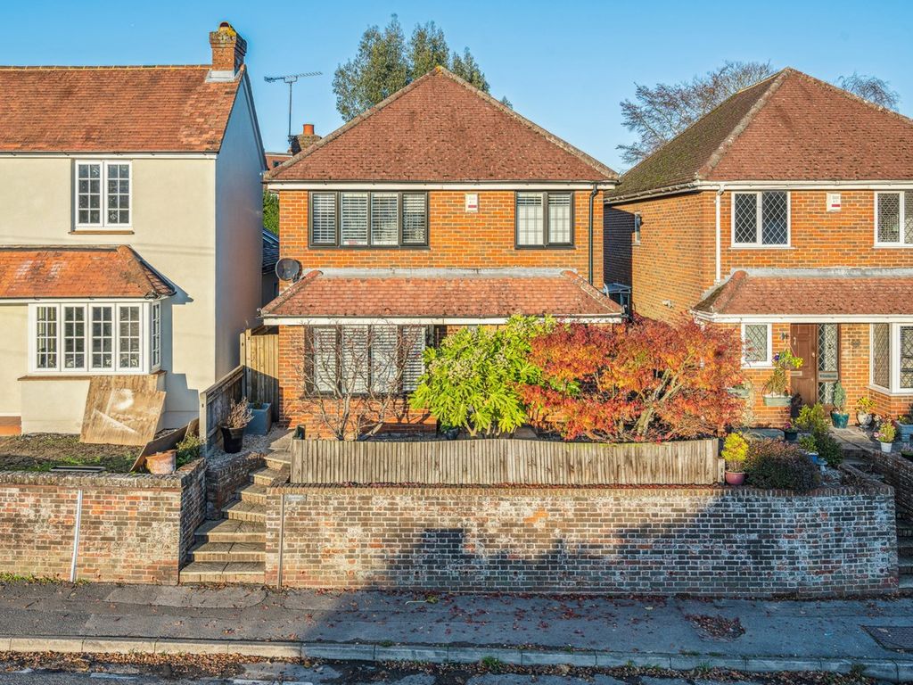 4 bed detached house for sale in Gold Hill North, Chalfont St Peter, Gerrards Cross SL9, £900,000