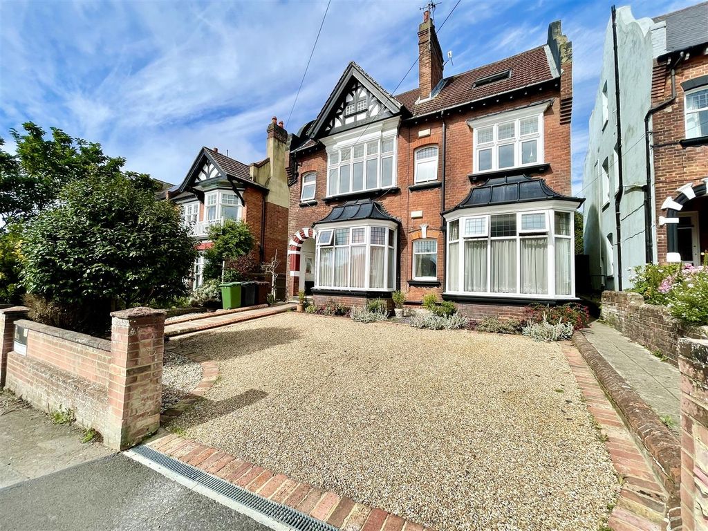 6 bed detached house for sale in Linton Road, Hastings TN34, £680,000