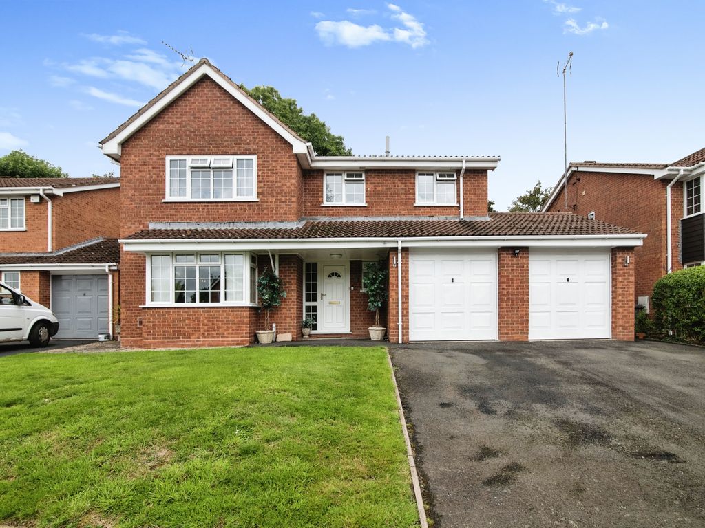 4 bed detached house for sale in Elmhurst Close, Redditch, Worcestershire B97, £450,000