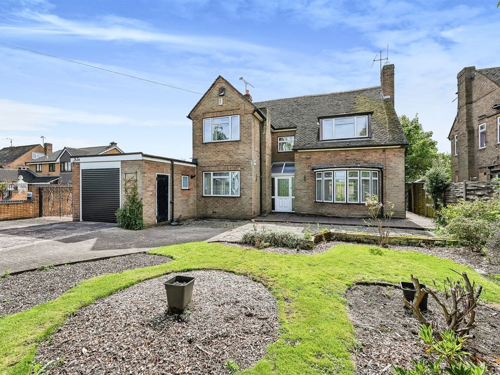 4 bed detached house for sale in Eccleshall Road, Stafford ST16, £450,000