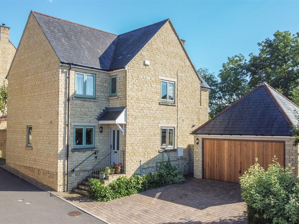 4 bed detached house for sale in Thornhill Mews, Common Road, Malmesbury SN16, £665,000