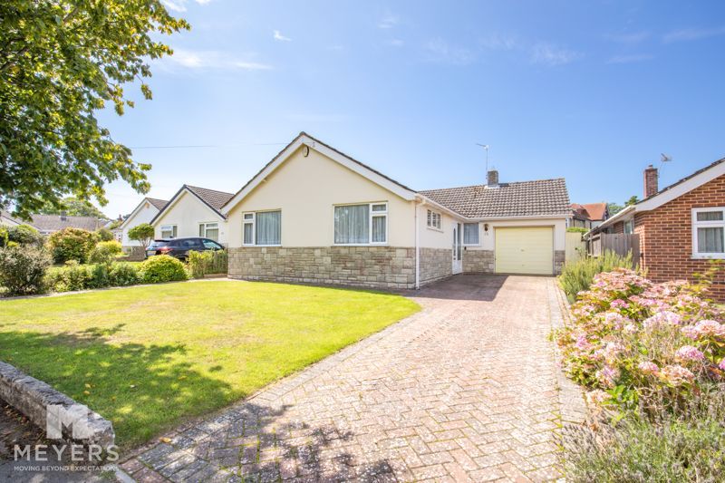 3 bed detached bungalow for sale in Carbery Gardens, Southbourne BH6, £675,000