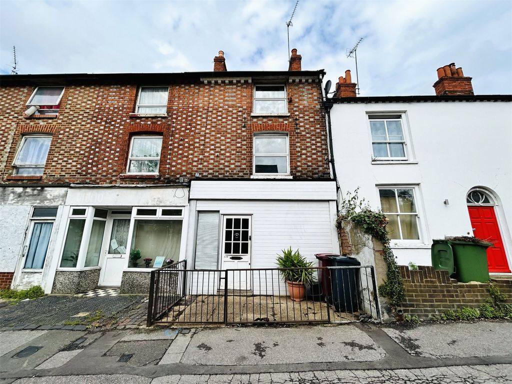 4 bed terraced house for sale in Southampton Street, Reading, Berkshire RG1, £325,000