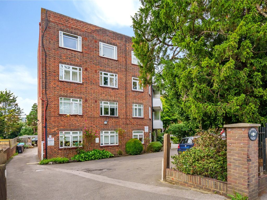 2 bed flat for sale in Kingston Hill, Kingston Upon Thames KT2, £399,950