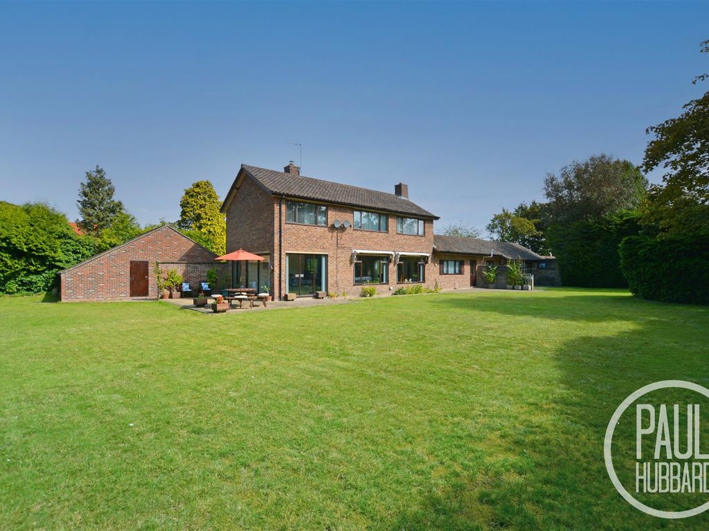 5 bed detached house for sale in Corton Long Lane, Corton NR32, £699,950