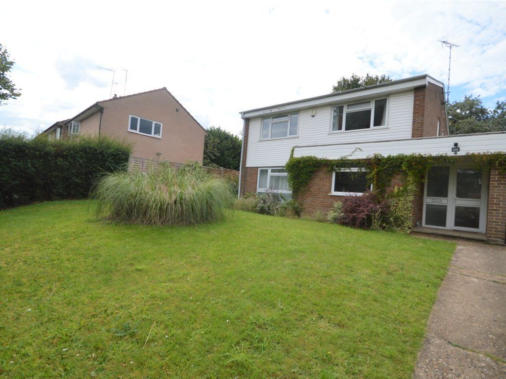 4 bed property to rent in Haldens, Welwyn Garden City AL7, £1,500 pcm