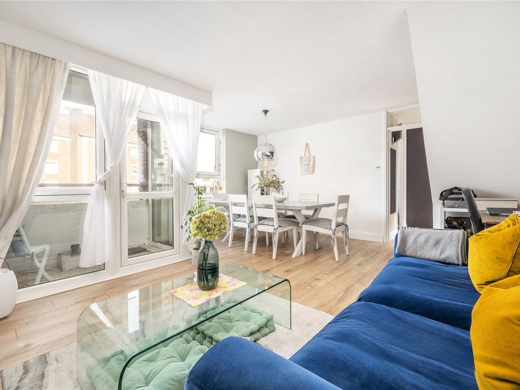 2 bed flat for sale in Midway House, Manningford Close EC1V, £550,000