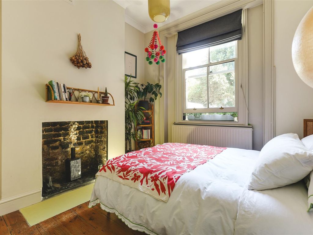 2 bed flat for sale in Glenarm Road, London E5, £625,000