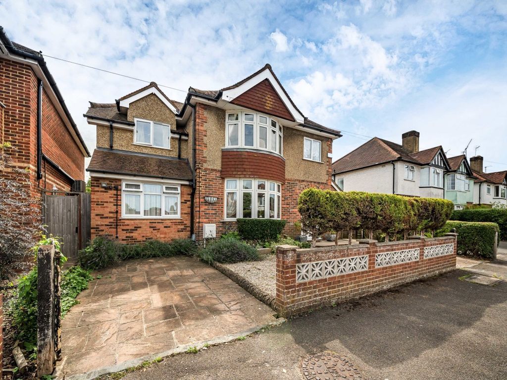 5 bed detached house for sale in Sheepfold Road, Guildford, Surrey GU2, £800,000