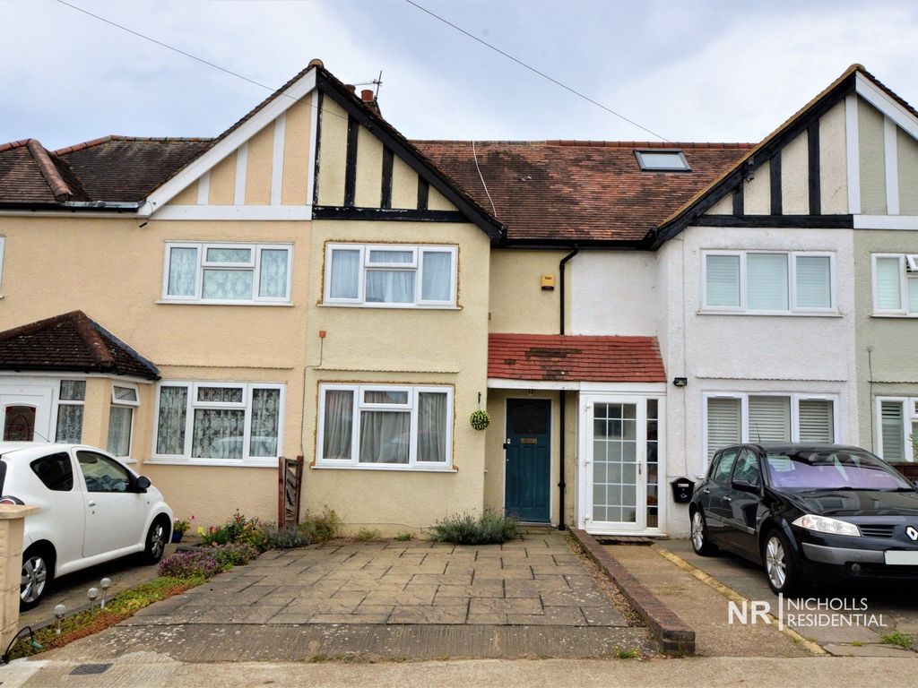 2 bed property for sale in Hemsby Road, Chessington, Surrey. KT9, £390,000