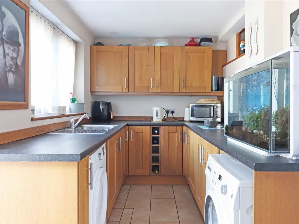 3 bed terraced house for sale in Brook Road, Merstham, Redhill RH1, £425,000