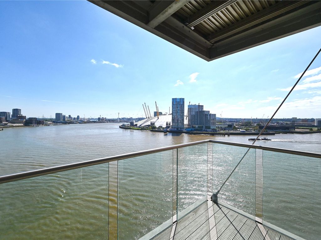 1 bed flat for sale in New Providence Wharf, 1 Fairmont Avenue, Canary Wharf, London E14, £425,000