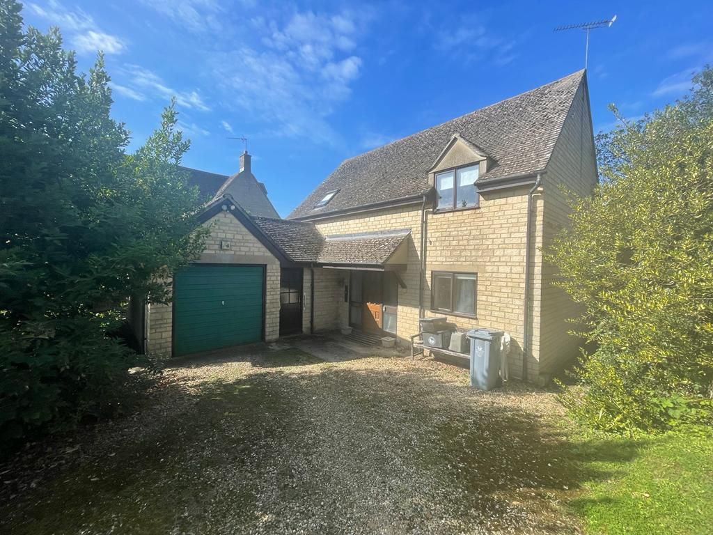 3 bed detached house for sale in West End, Chadlington OX7, £650,000
