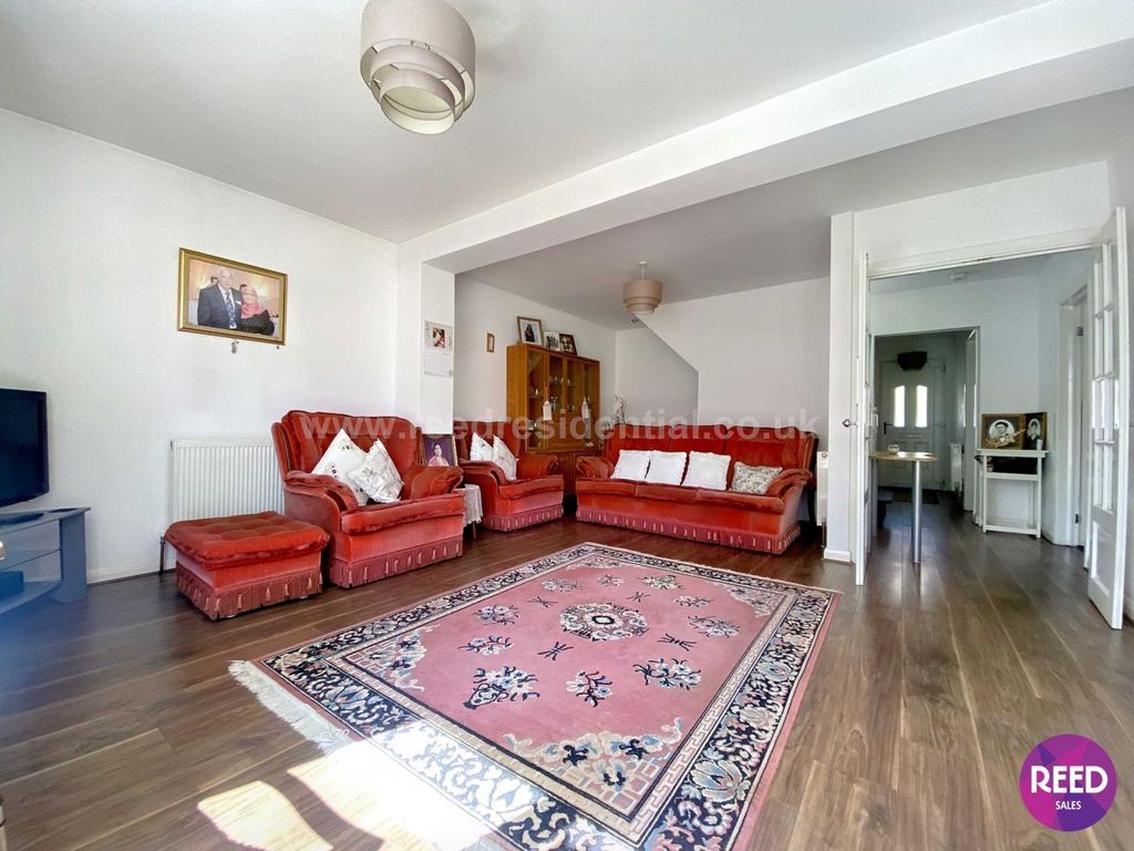 3 bed property for sale in Cumberland Avenue, Southend On Sea SS2, £425,000