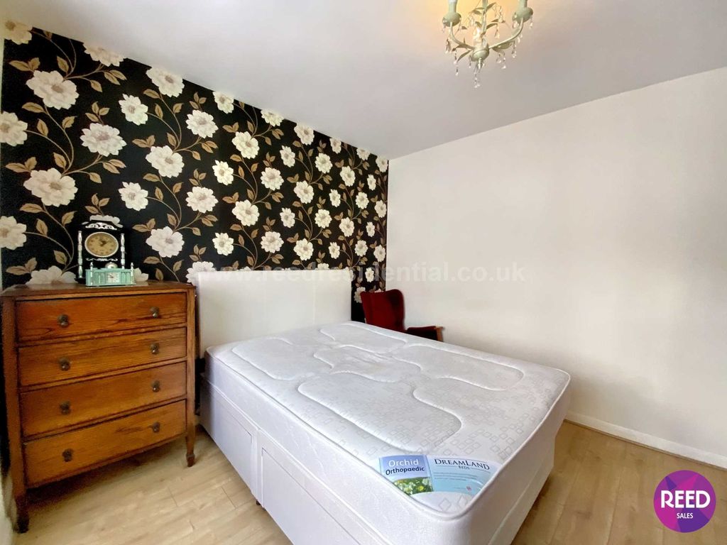 3 bed property for sale in Cumberland Avenue, Southend On Sea SS2, £425,000