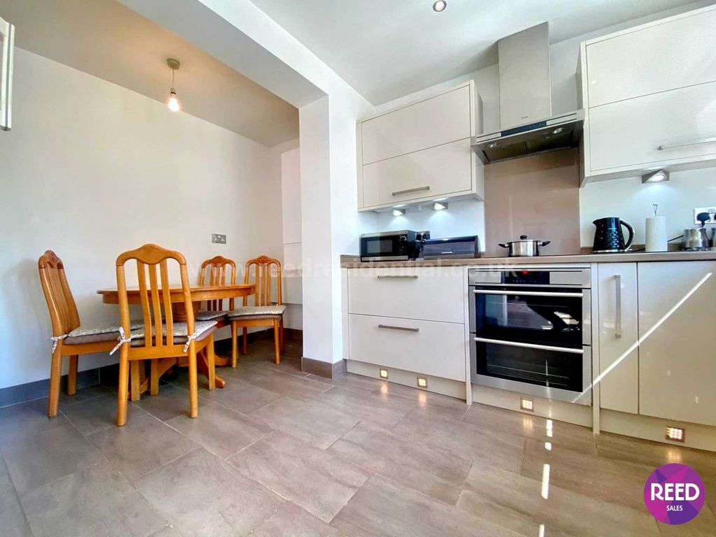 3 bed property for sale in Cumberland Avenue, Southend On Sea SS2, £425,000