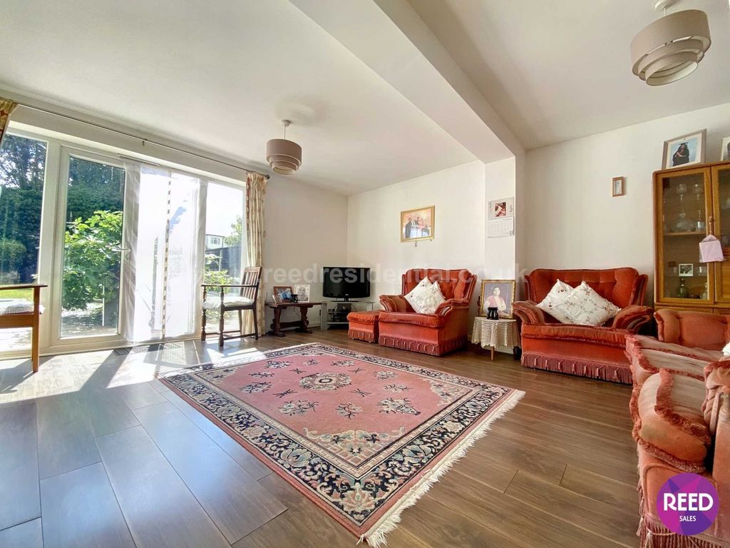 3 bed property for sale in Cumberland Avenue, Southend On Sea SS2, £425,000