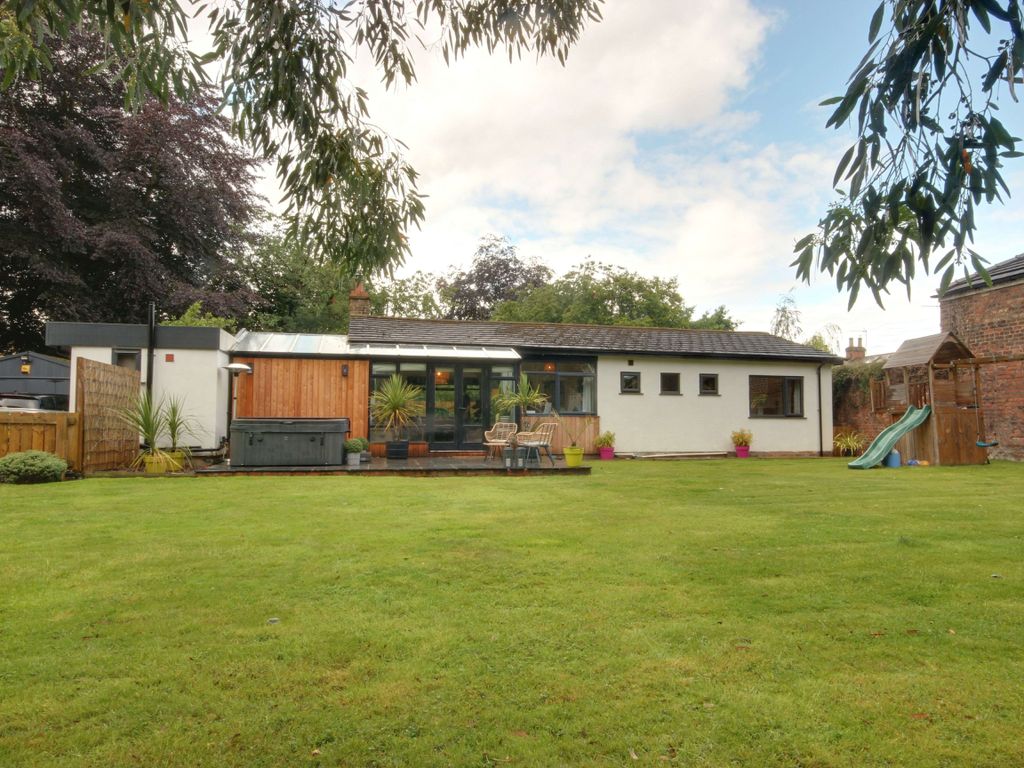 4 bed detached bungalow for sale in Lane, End House, Quaker Lane, Beverley HU17, £800,000