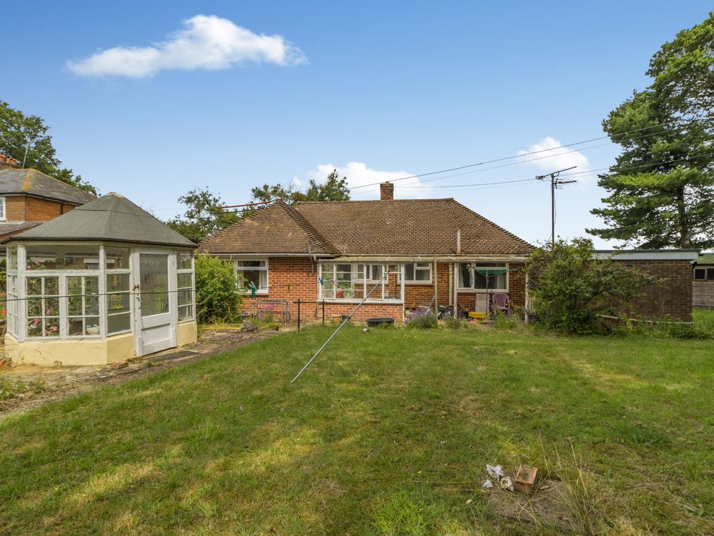 3 bed bungalow for sale in Weedon Hill, Hyde Heath, Amersham HP6, £750,000