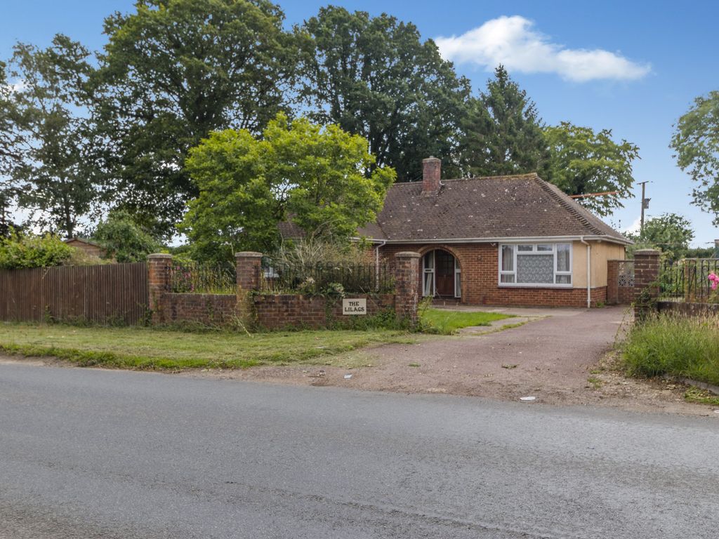 3 bed bungalow for sale in Weedon Hill, Hyde Heath, Amersham HP6, £750,000