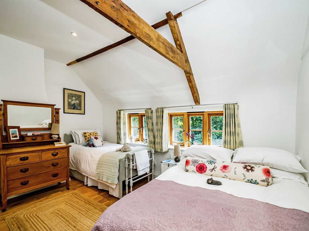 2 bed property for sale in Terrick Row, Terrick, Aylesbury HP17, £425,000