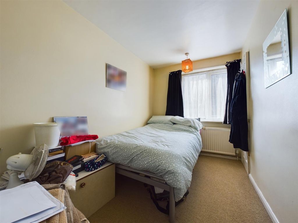 4 bed end terrace house for sale in Wensley Road, Reading RG1, £340,000