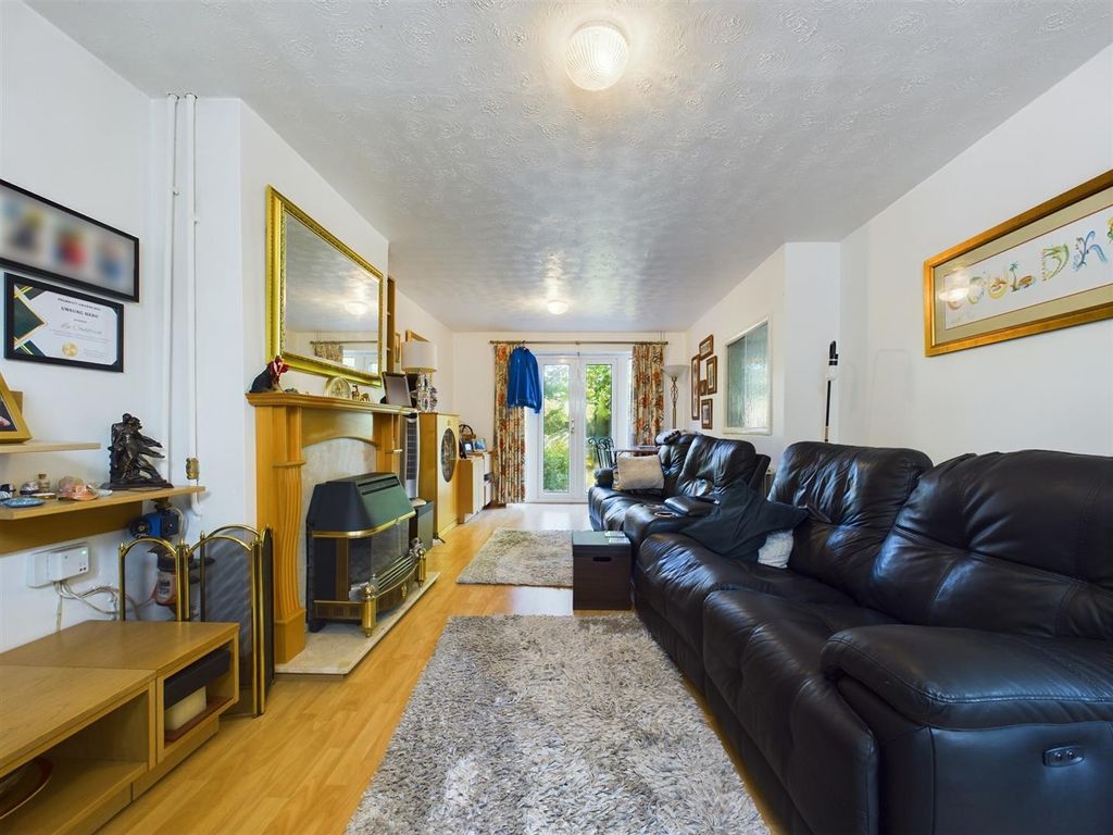 4 bed end terrace house for sale in Wensley Road, Reading RG1, £340,000