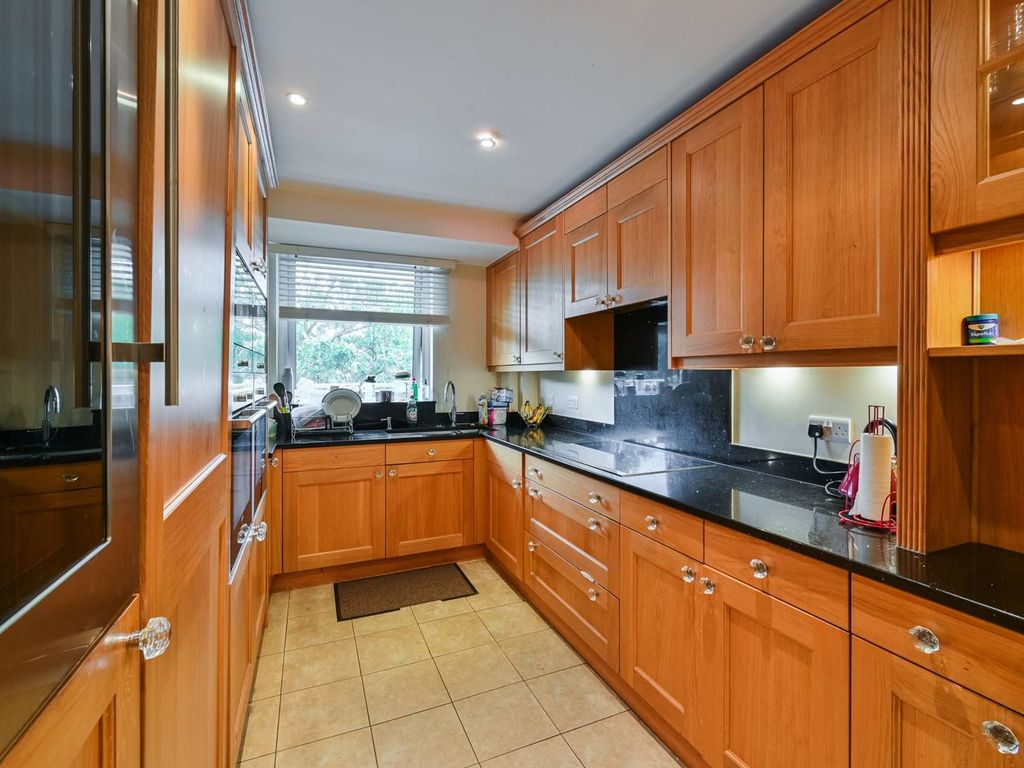 3 bed flat for sale in St Johns Wood, St John's Wood, London NW8, £2,300,000