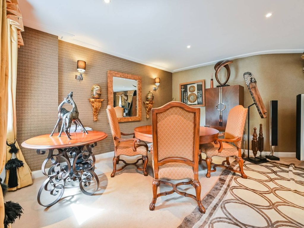 3 bed flat for sale in St Johns Wood, St John's Wood, London NW8, £2,300,000