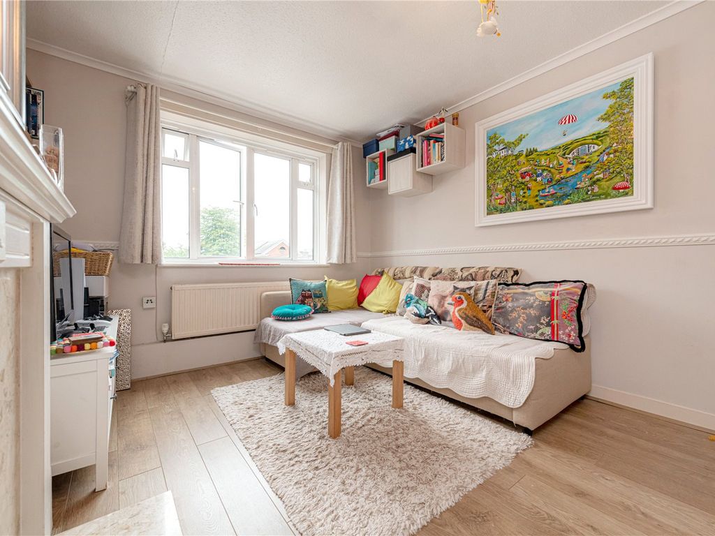 1 bed flat for sale in St. Charles Square, London W10, £400,000