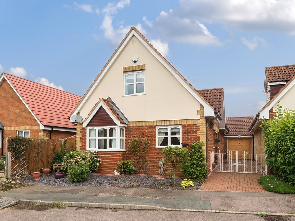3 bed detached house for sale in Durham Close, Flitwick MK45, £425,000
